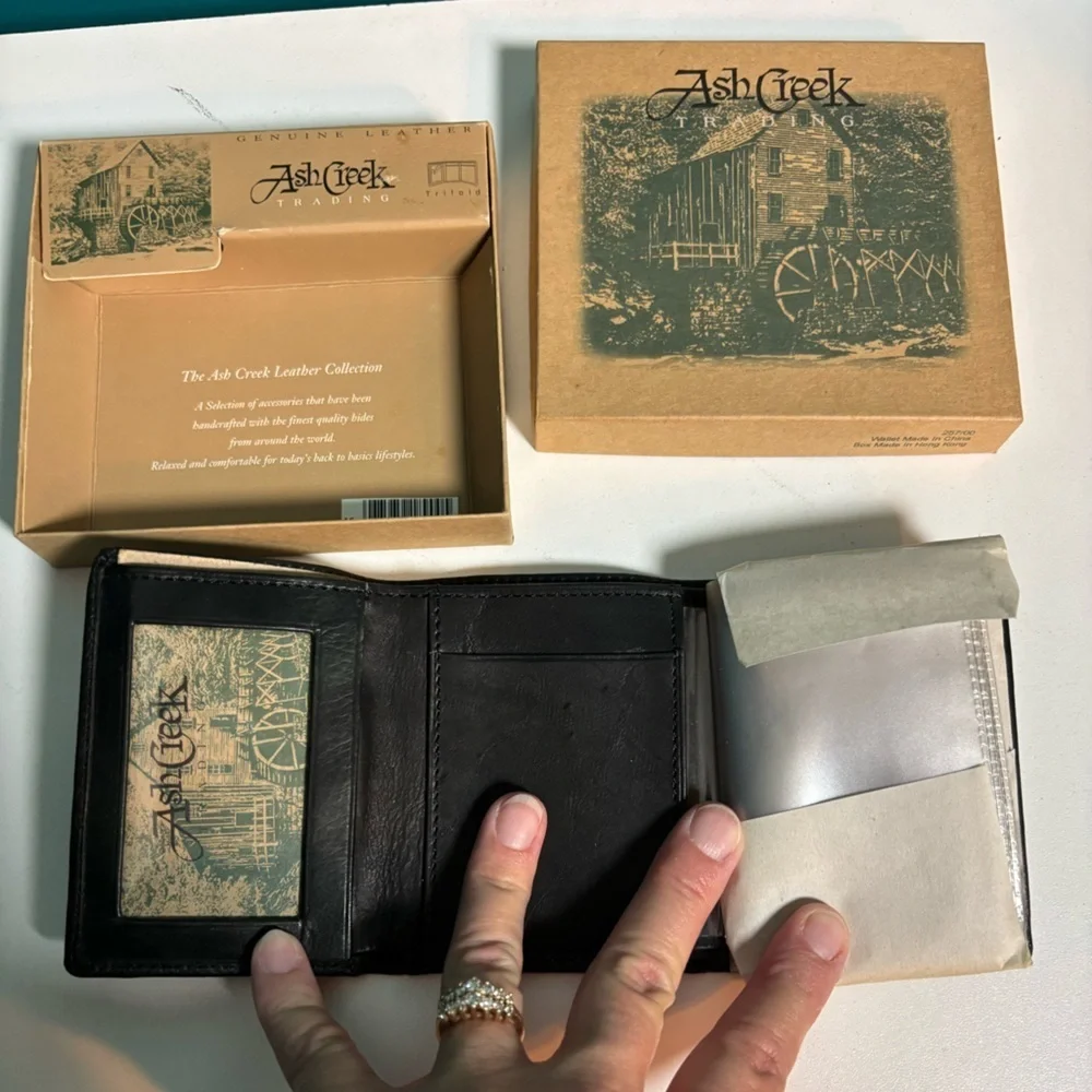 Ash Creek Black Leather Wallet Card Holder